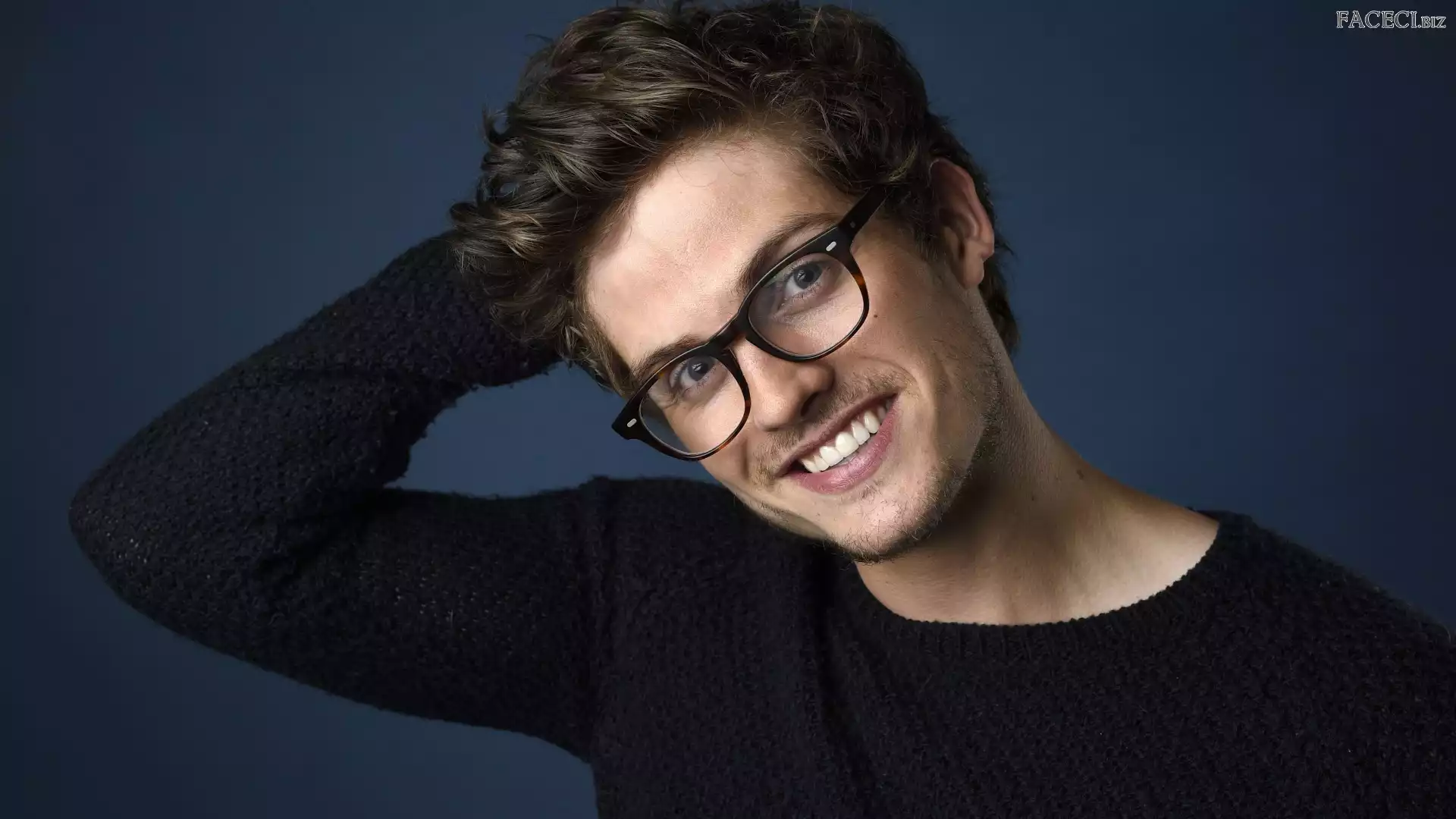 Okulary, Uśmiech, Daniel Sharman, Mężczyzna, Aktor